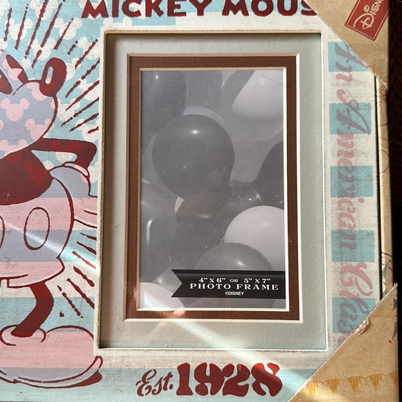 NWT DISNEY MICKEY MOUSE PICTURE FRAME fits 4”x6” with mat for 5”x7” photo - Picture 3 of 5
